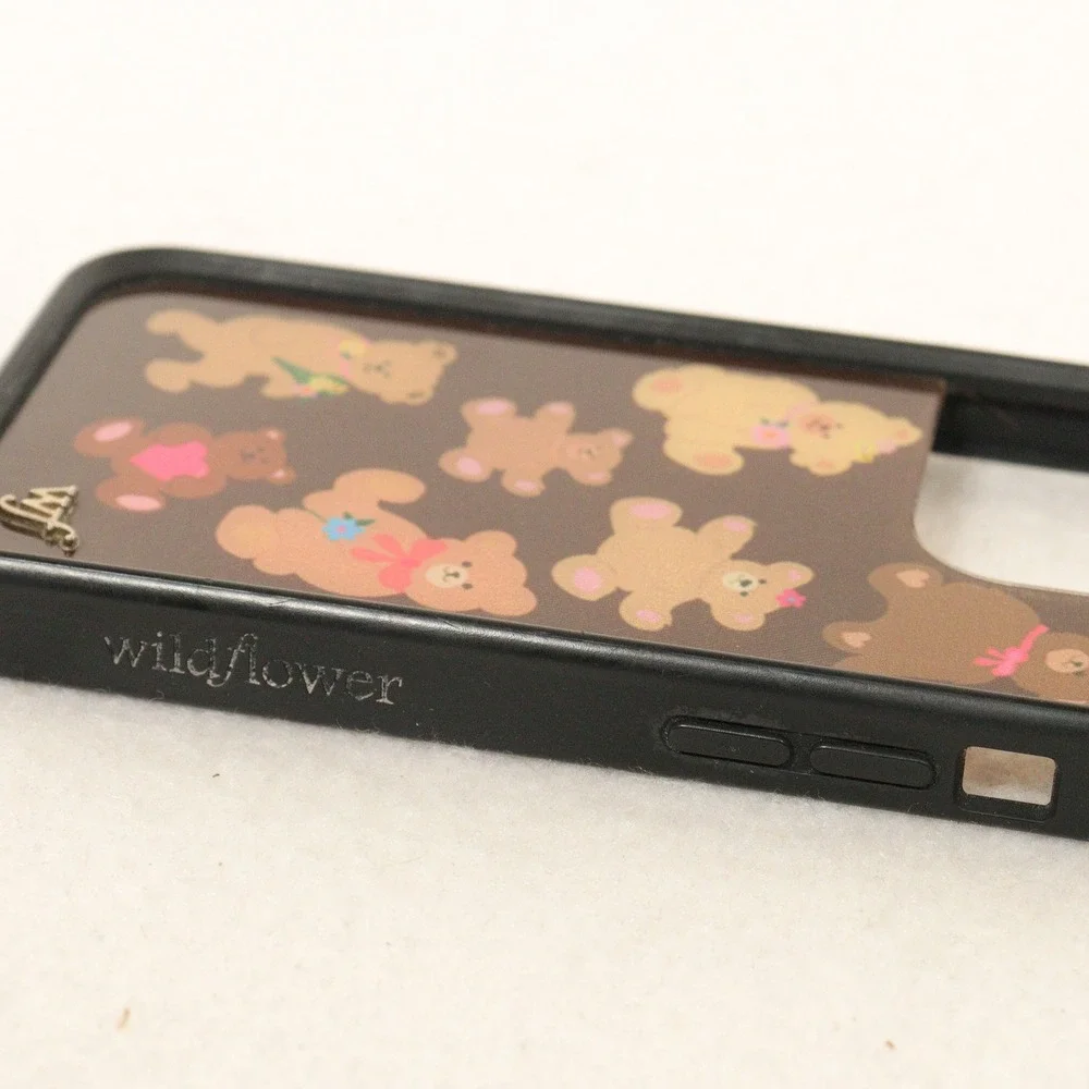 Wildflower iPhone 14 Pro Case Bear Pattern‎ Brown
